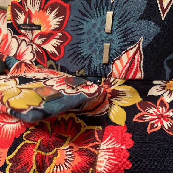 NWOT LOFT Floral shorts. Size 00. - Picture 3 of 10